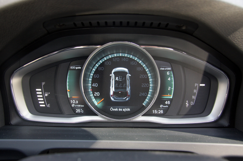 Illustration for article titled The Volvo V60 Might Be Old, But It Isn't Ready To Die